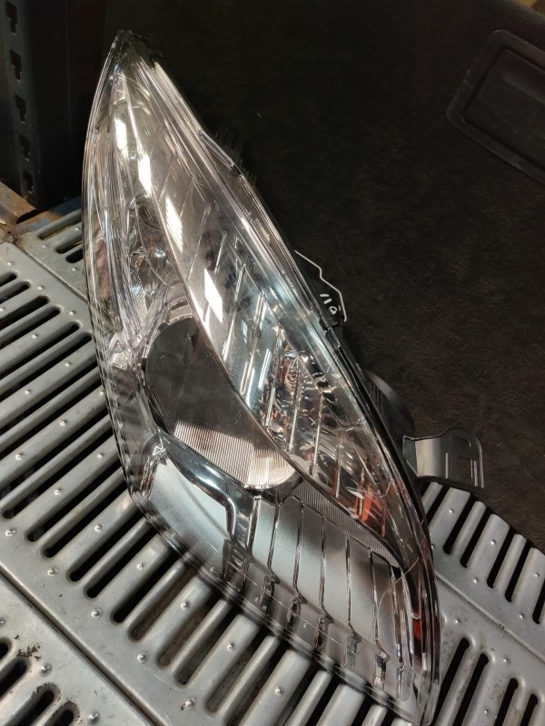 Farol Frente Direito / Otica Direita RENAULT MEGANE III Hatchback (BZ0/1_) | 08 -  Imagem-14