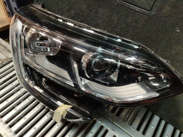 Farol Frente Direito / Otica Direita RENAULT MEGANE IV Hatchback (B9A/M/N_) | 15 - 