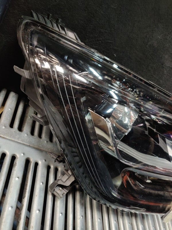 Farol Frente Direito / Otica Direita RENAULT MEGANE IV Hatchback (B9A/M/N_) | 15 -  Imagem-10