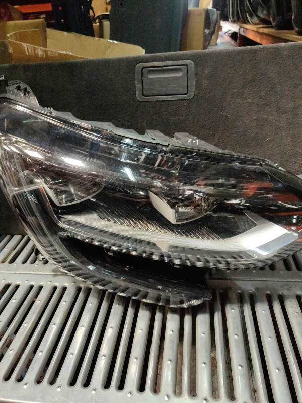 Farol Frente Direito / Otica Direita RENAULT MEGANE IV Hatchback (B9A/M/N_) | 15 - 