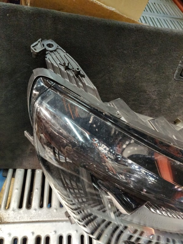 Farol Frente Direito / Otica Direita RENAULT MEGANE IV Hatchback (B9A/M/N_) | 15 -  Imagem-2