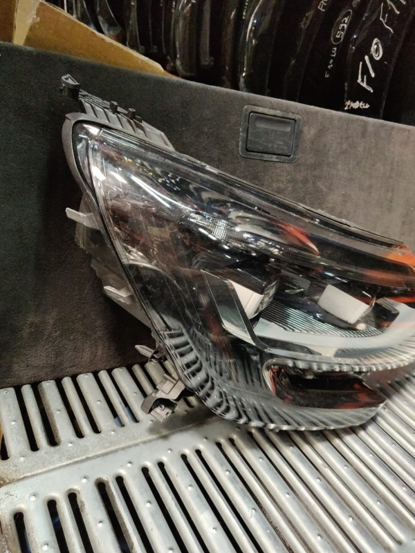 Farol Frente Direito / Otica Direita RENAULT MEGANE IV Hatchback (B9A/M/N_) | 15 -  Imagem-9