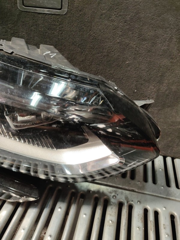 Farol Frente Direito / Otica Direita RENAULT MEGANE IV Hatchback (B9A/M/N_) | 15 -  Imagem-13