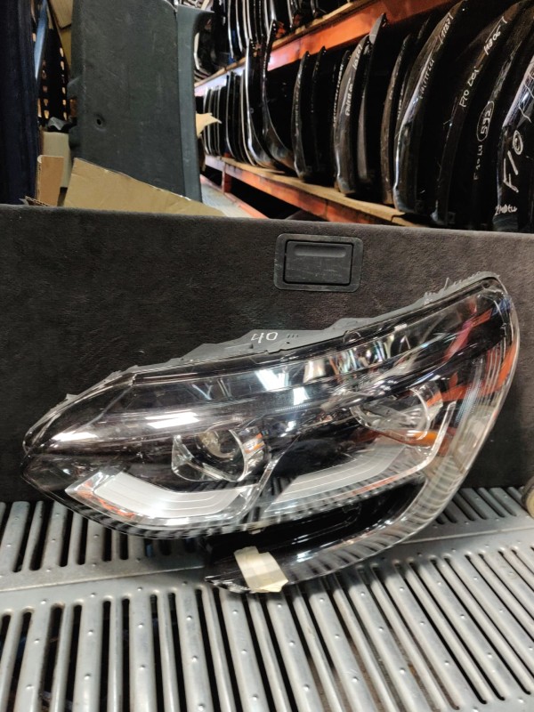 Farol Frente Esquerdo / Otica Esquerda RENAULT MEGANE IV Hatchback (B9A/M/N_) | 15 - 
