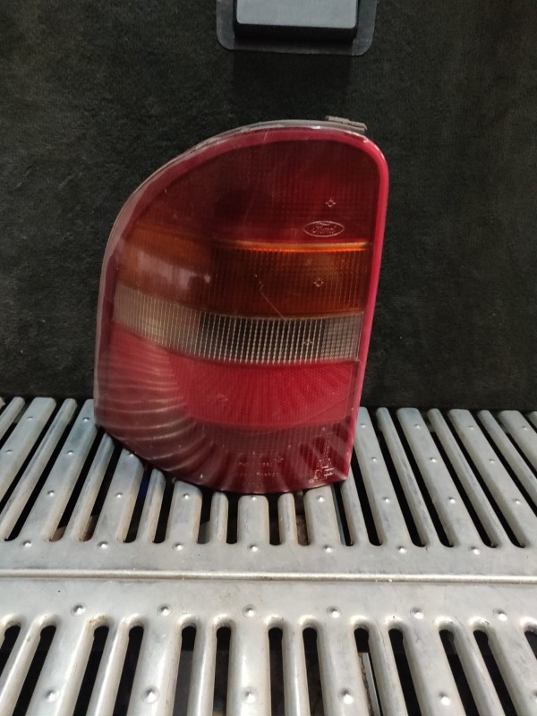 Farolim Esquerdo Painel Lanterna Esquerda Ilharga FORD MONDEO I (GBP) | 93 - 96