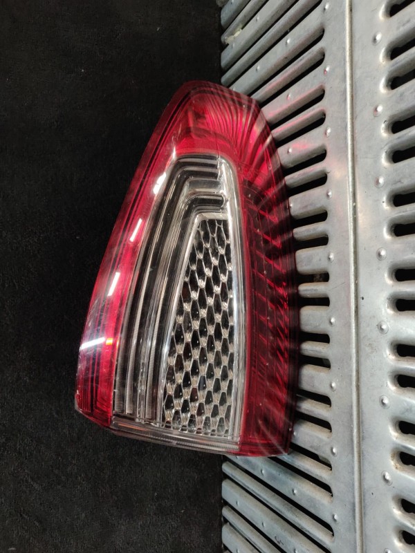 Farolim Direito do Painel Lanterna direitaIlharga FORD MONDEO V três volumes (CD) | 12 - 