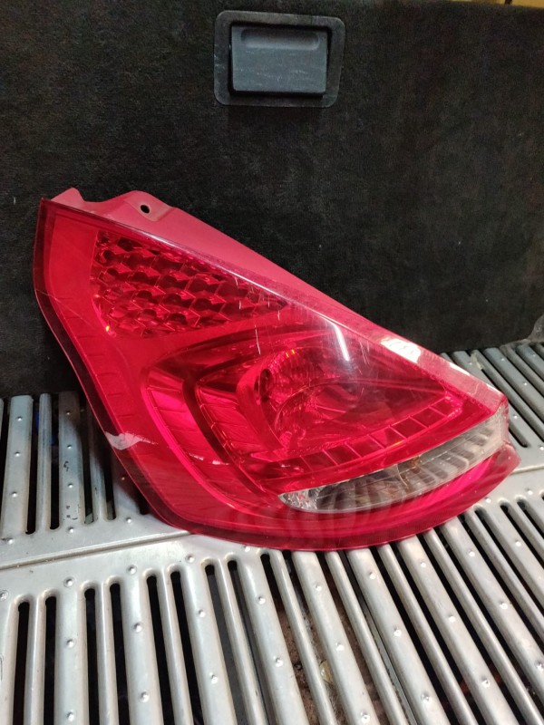 Farolim Esquerdo Painel Lanterna Esquerda Ilharga FORD FIESTA VI (CB1, CCN) | 08 - 