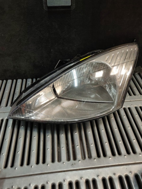 Farol Frente Esquerdo / Otica Esquerda FORD FOCUS (DAW, DBW) | 98 - 09