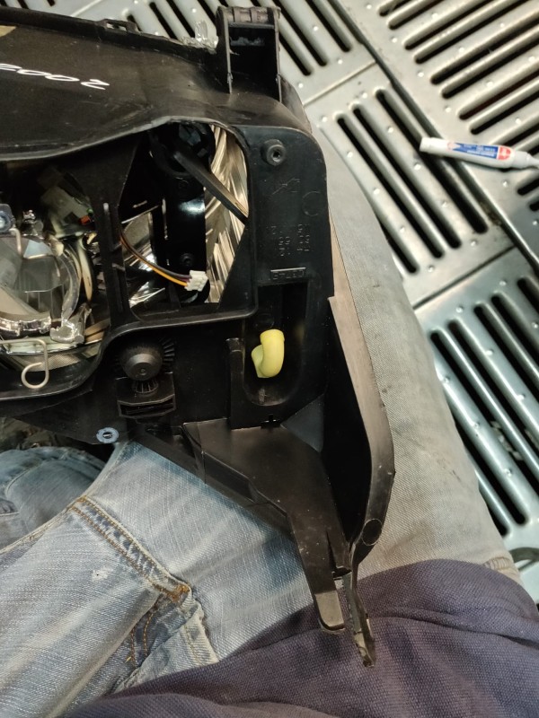 Farol Frente Esquerdo / Otica Esquerda FORD FOCUS (DAW, DBW) | 98 - 09 Imagem-9 Farol Frente Esquerdo / Otica Esquerda FORD FOCUS (DAW, DBW) | 98 - 09 Imagem-9