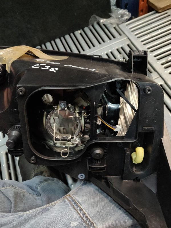 Farol Frente Esquerdo / Otica Esquerda FORD FOCUS (DAW, DBW) | 98 - 09 Imagem-12 Farol Frente Esquerdo / Otica Esquerda FORD FOCUS (DAW, DBW) | 98 - 09 Imagem-12