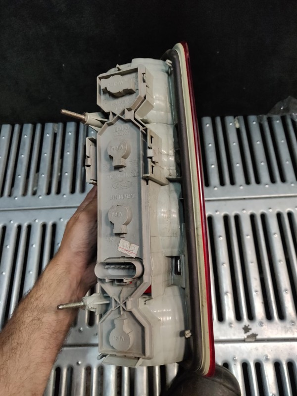 Farolim Esquerdo Painel Lanterna Esquerda Ilharga FORD TRANSIT CONNECT (P65_, P70_, P80_) | 02 -  Imagem-6 Farolim Esquerdo Painel Lanterna Esquerda Ilharga FORD TRANSIT CONNECT (P65_, P70_, P80_) | 02 -  Imagem-6