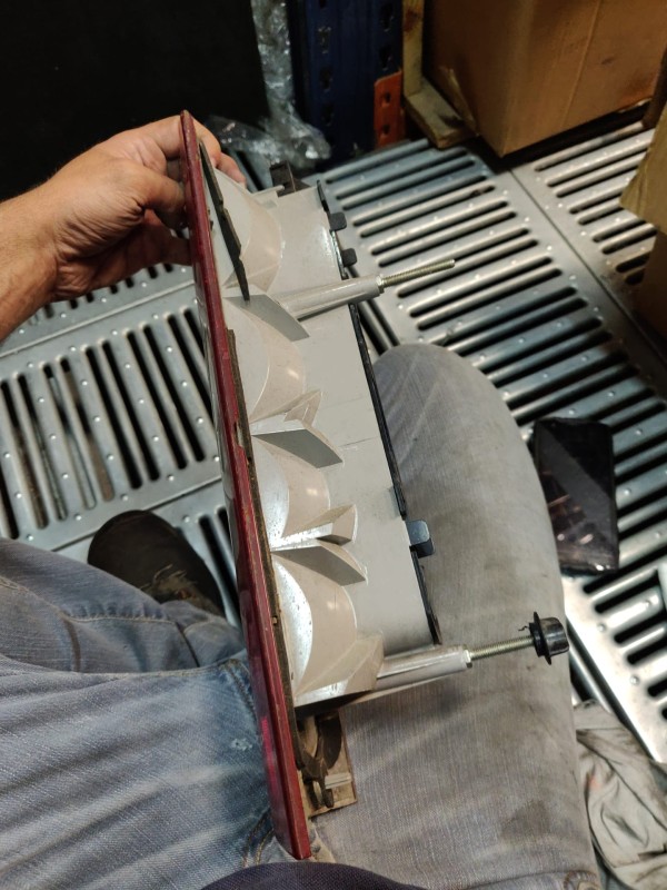 Farolim Esquerdo Painel Lanterna Esquerda Ilharga FORD TRANSIT Caixa (FA_ _) | 06 - 14 Imagem-5 Farolim Esquerdo Painel Lanterna Esquerda Ilharga FORD TRANSIT Caixa (FA_ _) | 06 - 14 Imagem-5