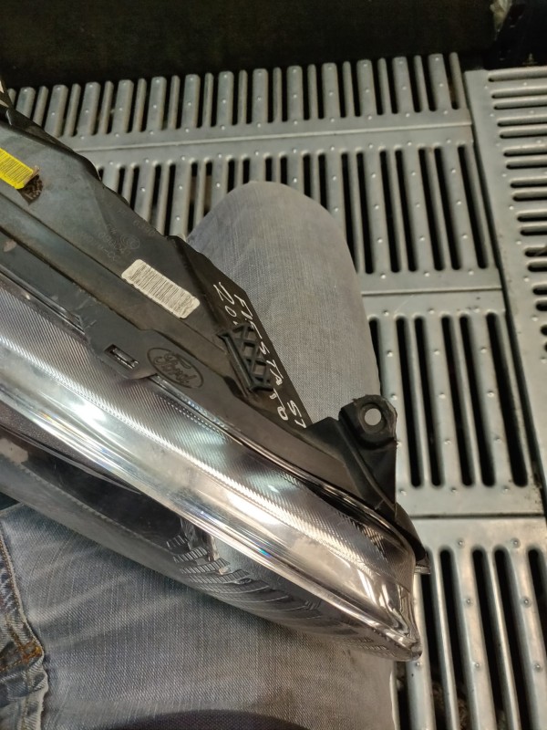 Farol Frente Direito / Otica Direita FORD FIESTA VI (CB1, CCN) | 08 -  Imagem-7 Farol Frente Direito / Otica Direita FORD FIESTA VI (CB1, CCN) | 08 -  Imagem-7