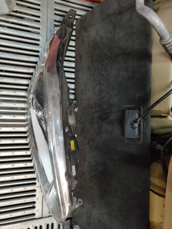 Farol Frente Direito / Otica Direita FORD FIESTA VI (CB1, CCN) | 08 -  Imagem-9 Farol Frente Direito / Otica Direita FORD FIESTA VI (CB1, CCN) | 08 -  Imagem-9