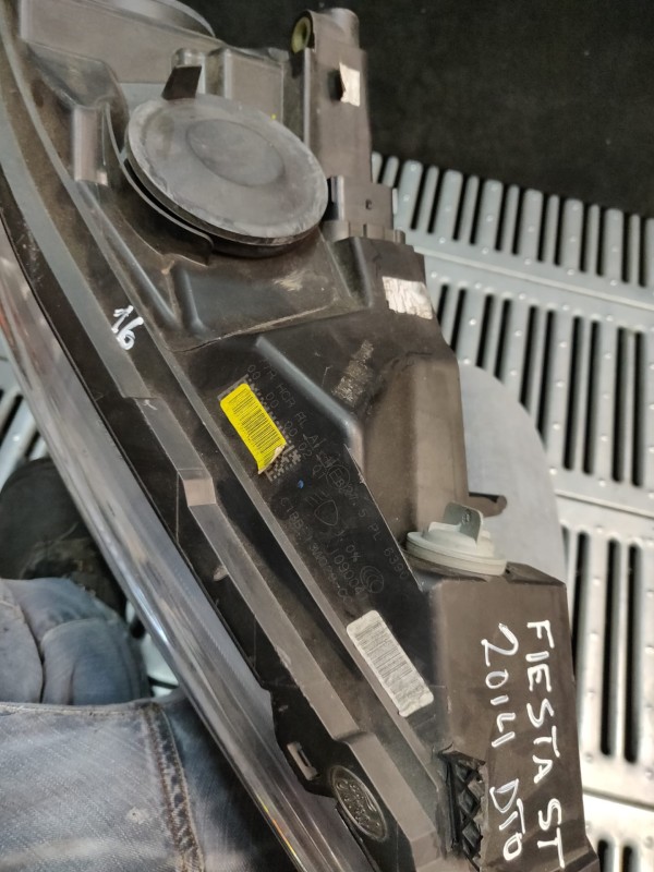 Farol Frente Direito / Otica Direita FORD FIESTA VI (CB1, CCN) | 08 -  Imagem-11 Farol Frente Direito / Otica Direita FORD FIESTA VI (CB1, CCN) | 08 -  Imagem-11