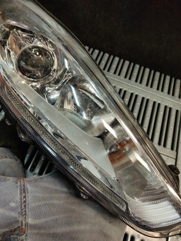 Farol Frente Direito / Otica Direita FORD FIESTA VI (CB1, CCN) | 08 -  Imagem-13 Farol Frente Direito / Otica Direita FORD FIESTA VI (CB1, CCN) | 08 -  Imagem-13