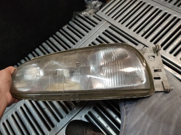 Farol Frente Direito / Otica Direita FORD FIESTA Caixa (J5_, J3_) | 96 - 
