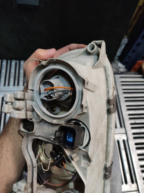 Farol Frente Direito / Otica Direita FORD FIESTA Caixa (J5_, J3_) | 96 -  Imagem-3 Farol Frente Direito / Otica Direita FORD FIESTA Caixa (J5_, J3_) | 96 -  Imagem-3