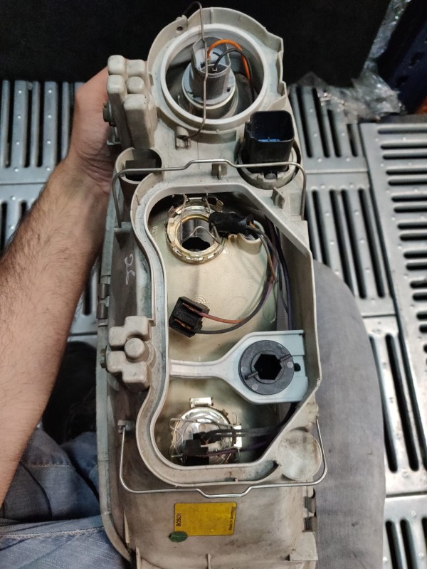 Farol Frente Direito / Otica Direita FORD FIESTA Caixa (J5_, J3_) | 96 -  Imagem-4 Farol Frente Direito / Otica Direita FORD FIESTA Caixa (J5_, J3_) | 96 -  Imagem-4