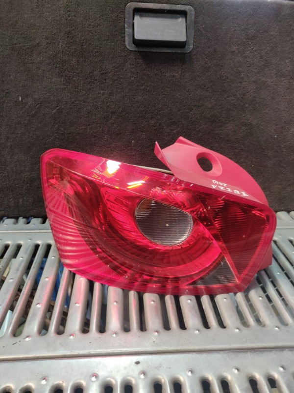 Farolim Esquerdo Painel Lanterna Esquerda Ilharga SEAT IBIZA IV (6J5, 6P1) | 08 - 17