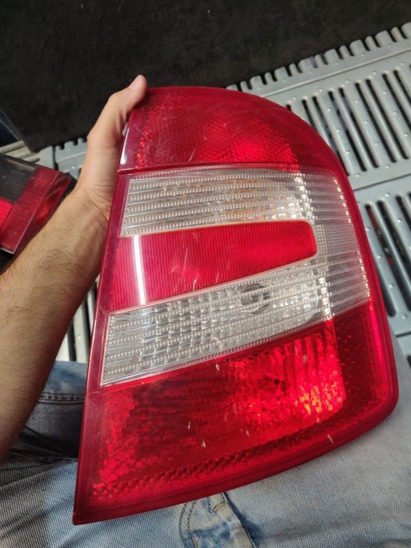 Farolim Direito do Painel Lanterna direitaIlharga SKODA OCTAVIA II Combi (1Z5) | 04 - 13