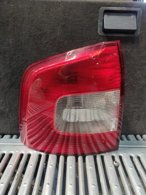 Farolim Esquerdo Painel Lanterna Esquerda Ilharga SKODA OCTAVIA II Combi (1Z5) | 04 - 13
