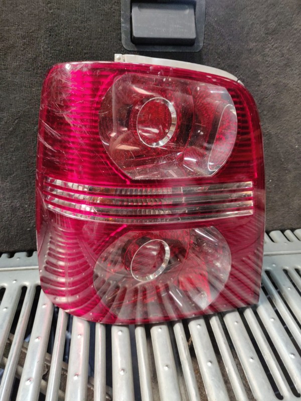 Farolim Esquerdo Painel Lanterna Esquerda Ilharga VOLKSWAGEN TOURAN (1T1, 1T2) | 03 - 10