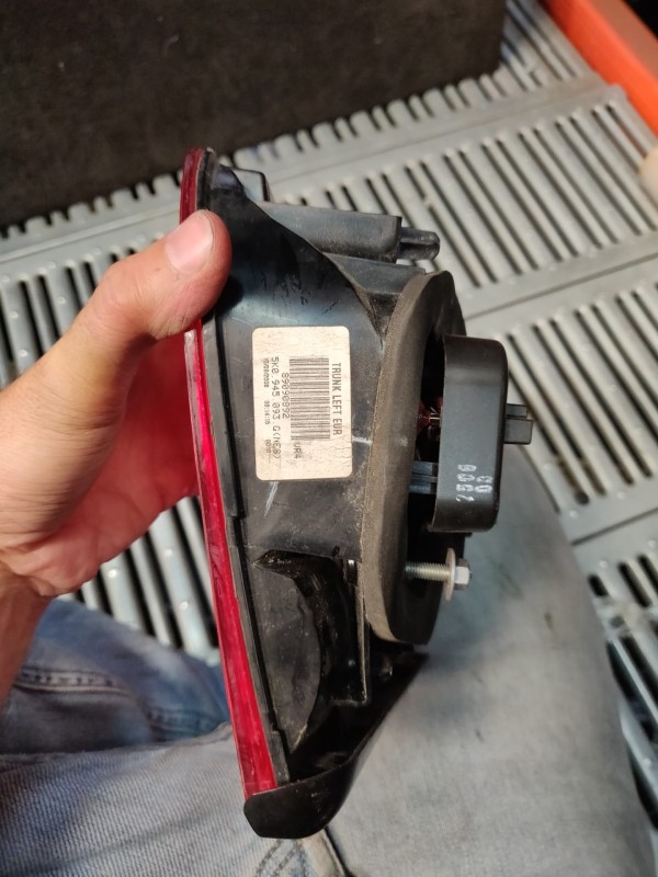 Farolim Esquerdo da Mala VOLKSWAGEN GOLF VI (5K1) | 08 - 14 Imagem-5 Farolim Esquerdo da Mala VOLKSWAGEN GOLF VI (5K1) | 08 - 14 Imagem-5