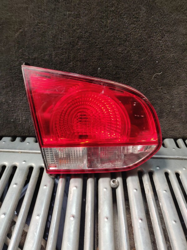 Farolim Esquerdo da Mala VOLKSWAGEN GOLF VI (5K1) | 08 - 14 Imagem-6 Farolim Esquerdo da Mala VOLKSWAGEN GOLF VI (5K1) | 08 - 14 Imagem-6