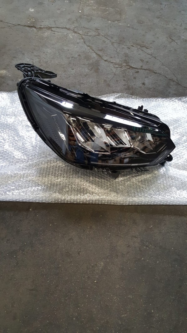 Farol Frente Direito / Otica Direita PEUGEOT 208 II (UB_, UP_, UW_, UJ_) | 19 - 