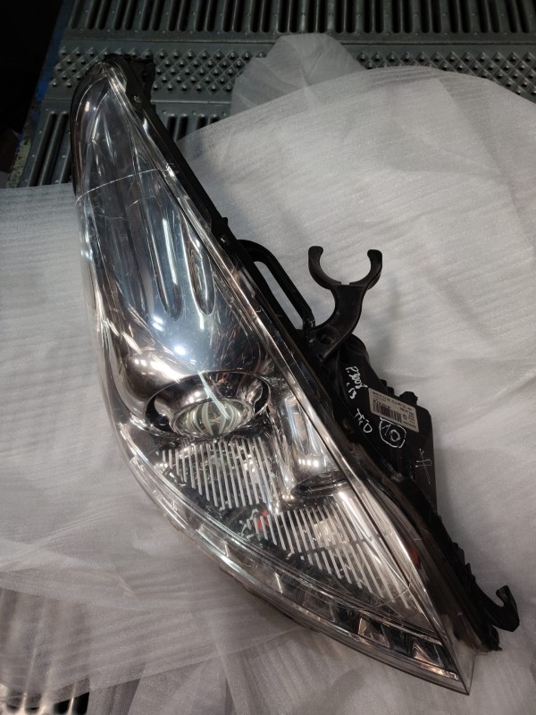 Farol Frente Direito / Otica Direita PEUGEOT 3008 Veículo multiuso (0U_) | 09 - 17