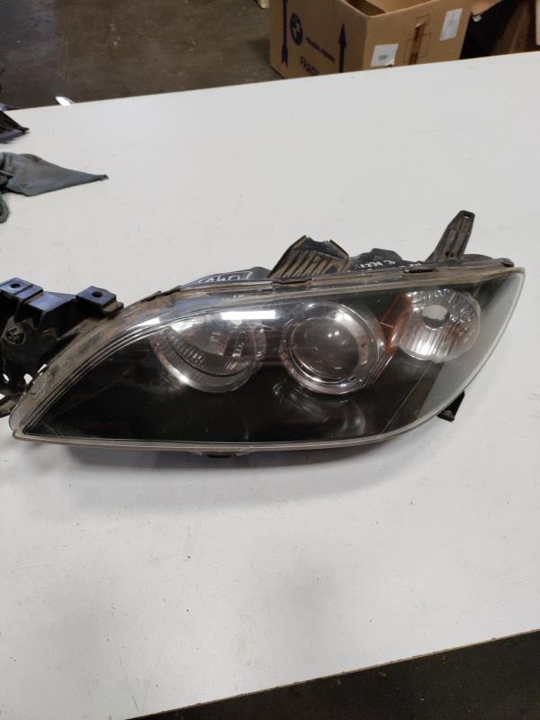 Farol Frente Esquerdo / Otica Esquerda MAZDA 3 três volumes (BK) | 99 - 09