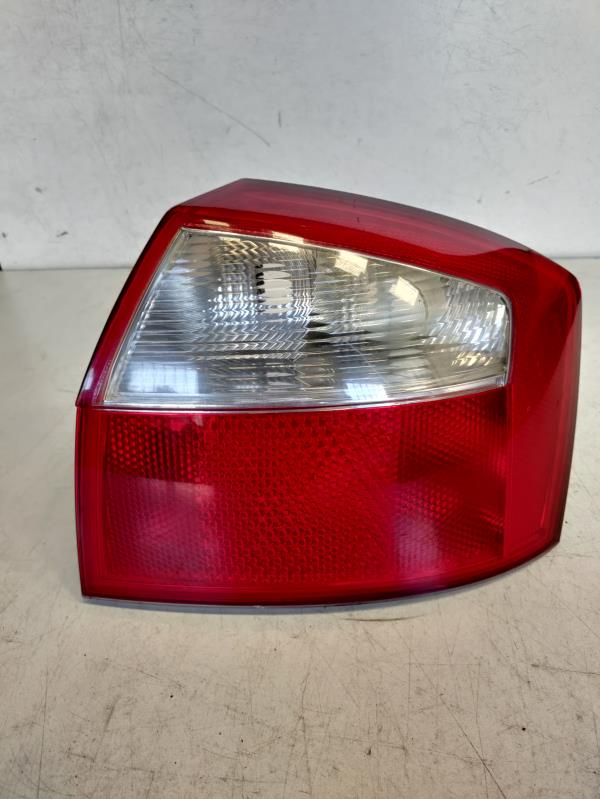 Farolim Direito do Painel Lanterna direitaIlharga AUDI A4 (8E2, B6) | 00 - 05