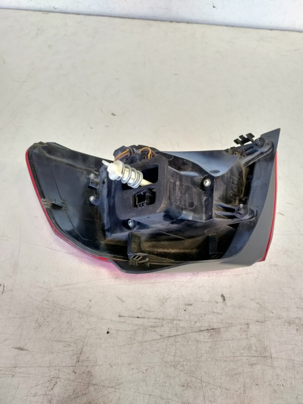 Farolim Esquerdo Painel Lanterna Esquerda Ilharga VOLKSWAGEN GOLF VI (5K1) | 08 - 14 Imagem-7 Farolim Esquerdo Painel Lanterna Esquerda Ilharga VOLKSWAGEN GOLF VI (5K1) | 08 - 14 Imagem-7