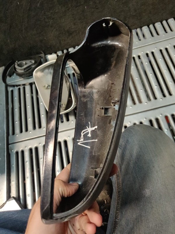 Capa do Espelho Retrovisor Esquerdo VOLKSWAGEN PASSAT (3C2) | 05 - 10