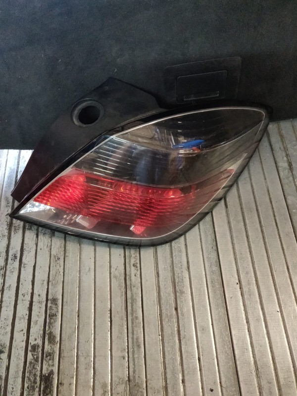 Farolim Direito do Painel Lanterna direitaIlharga OPEL ASTRA H (A04) | 04 - 14 Imagem-0 Farolim Direito do Painel Lanterna direitaIlharga OPEL ASTRA H (A04) | 04 - 14 Imagem-0