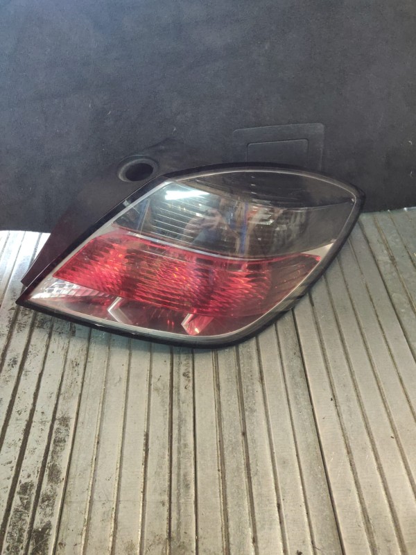 Farolim Direito do Painel Lanterna direitaIlharga OPEL ASTRA H (A04) | 04 - 14 Imagem-3 Farolim Direito do Painel Lanterna direitaIlharga OPEL ASTRA H (A04) | 04 - 14 Imagem-3