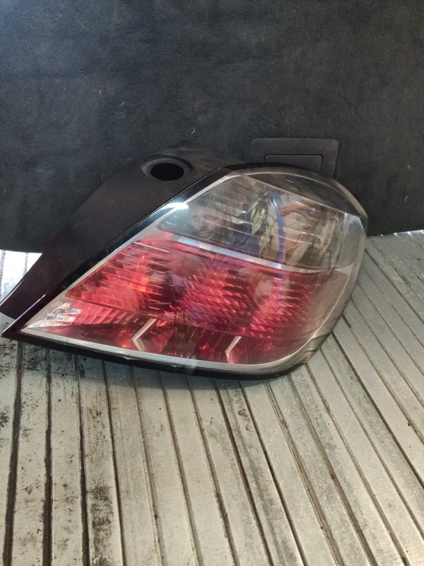 Farolim Direito do Painel Lanterna direitaIlharga OPEL ASTRA H (A04) | 04 - 14 Imagem-4 Farolim Direito do Painel Lanterna direitaIlharga OPEL ASTRA H (A04) | 04 - 14 Imagem-4