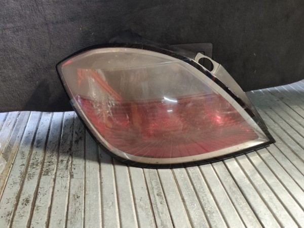 Farolim Esquerdo Painel Lanterna Esquerda Ilharga OPEL ASTRA H (A04) | 04 - 14 Imagem-0 Farolim Esquerdo Painel Lanterna Esquerda Ilharga OPEL ASTRA H (A04) | 04 - 14 Imagem-0