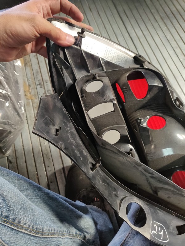 Farolim Esquerdo Painel Lanterna Esquerda Ilharga OPEL ASTRA H (A04) | 04 - 14 Imagem-5 Farolim Esquerdo Painel Lanterna Esquerda Ilharga OPEL ASTRA H (A04) | 04 - 14 Imagem-5