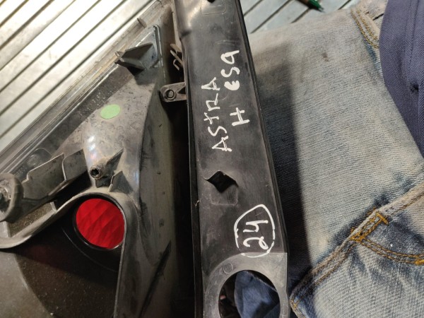 Farolim Esquerdo Painel Lanterna Esquerda Ilharga OPEL ASTRA H (A04) | 04 - 14 Imagem-6 Farolim Esquerdo Painel Lanterna Esquerda Ilharga OPEL ASTRA H (A04) | 04 - 14 Imagem-6