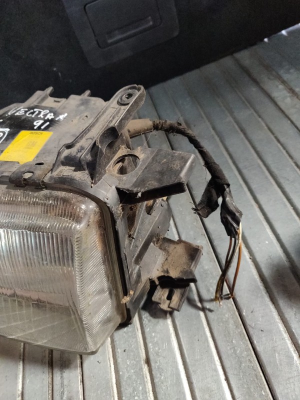 Farol Frente Esquerdo / Otica Esquerda OPEL VECTRA A (J89) | 88 - 95 Imagem-1 Farol Frente Esquerdo / Otica Esquerda OPEL VECTRA A (J89) | 88 - 95 Imagem-1