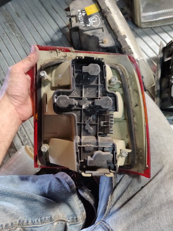 Farolim Esquerdo Painel Lanterna Esquerda Ilharga OPEL VECTRA A (J89) | 88 - 95 Imagem-1 Farolim Esquerdo Painel Lanterna Esquerda Ilharga OPEL VECTRA A (J89) | 88 - 95 Imagem-1