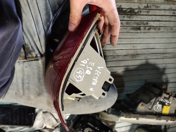 Farolim Esquerdo Painel Lanterna Esquerda Ilharga OPEL VECTRA A (J89) | 88 - 95 Imagem-4 Farolim Esquerdo Painel Lanterna Esquerda Ilharga OPEL VECTRA A (J89) | 88 - 95 Imagem-4