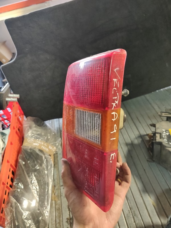 Farolim Esquerdo Painel Lanterna Esquerda Ilharga OPEL VECTRA A (J89) | 88 - 95 Imagem-5 Farolim Esquerdo Painel Lanterna Esquerda Ilharga OPEL VECTRA A (J89) | 88 - 95 Imagem-5