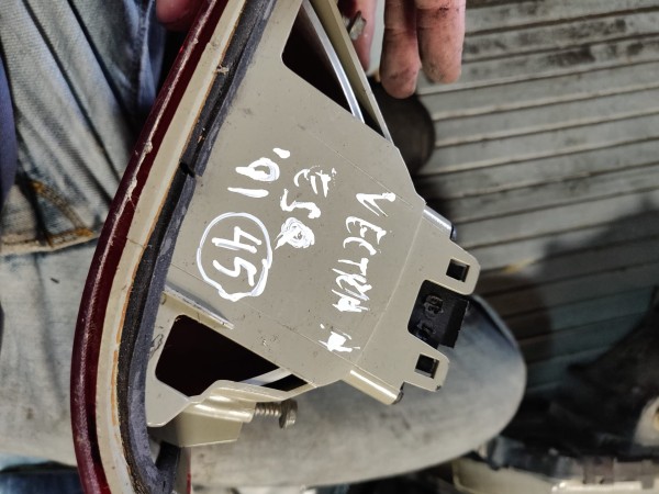 Farolim Esquerdo Painel Lanterna Esquerda Ilharga OPEL VECTRA A (J89) | 88 - 95 Imagem-6 Farolim Esquerdo Painel Lanterna Esquerda Ilharga OPEL VECTRA A (J89) | 88 - 95 Imagem-6