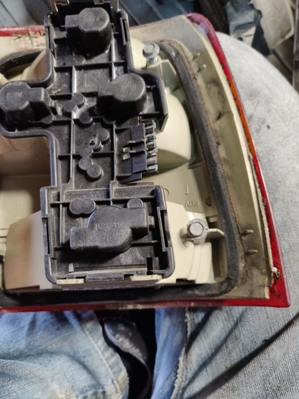 Farolim Esquerdo Painel Lanterna Esquerda Ilharga OPEL VECTRA A (J89) | 88 - 95 Imagem-7 Farolim Esquerdo Painel Lanterna Esquerda Ilharga OPEL VECTRA A (J89) | 88 - 95 Imagem-7