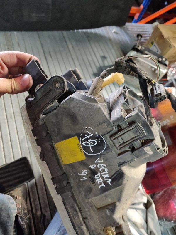 Farol Frente Direito / Otica Direita OPEL VECTRA A (J89) | 88 - 95 Imagem-6 Farol Frente Direito / Otica Direita OPEL VECTRA A (J89) | 88 - 95 Imagem-6