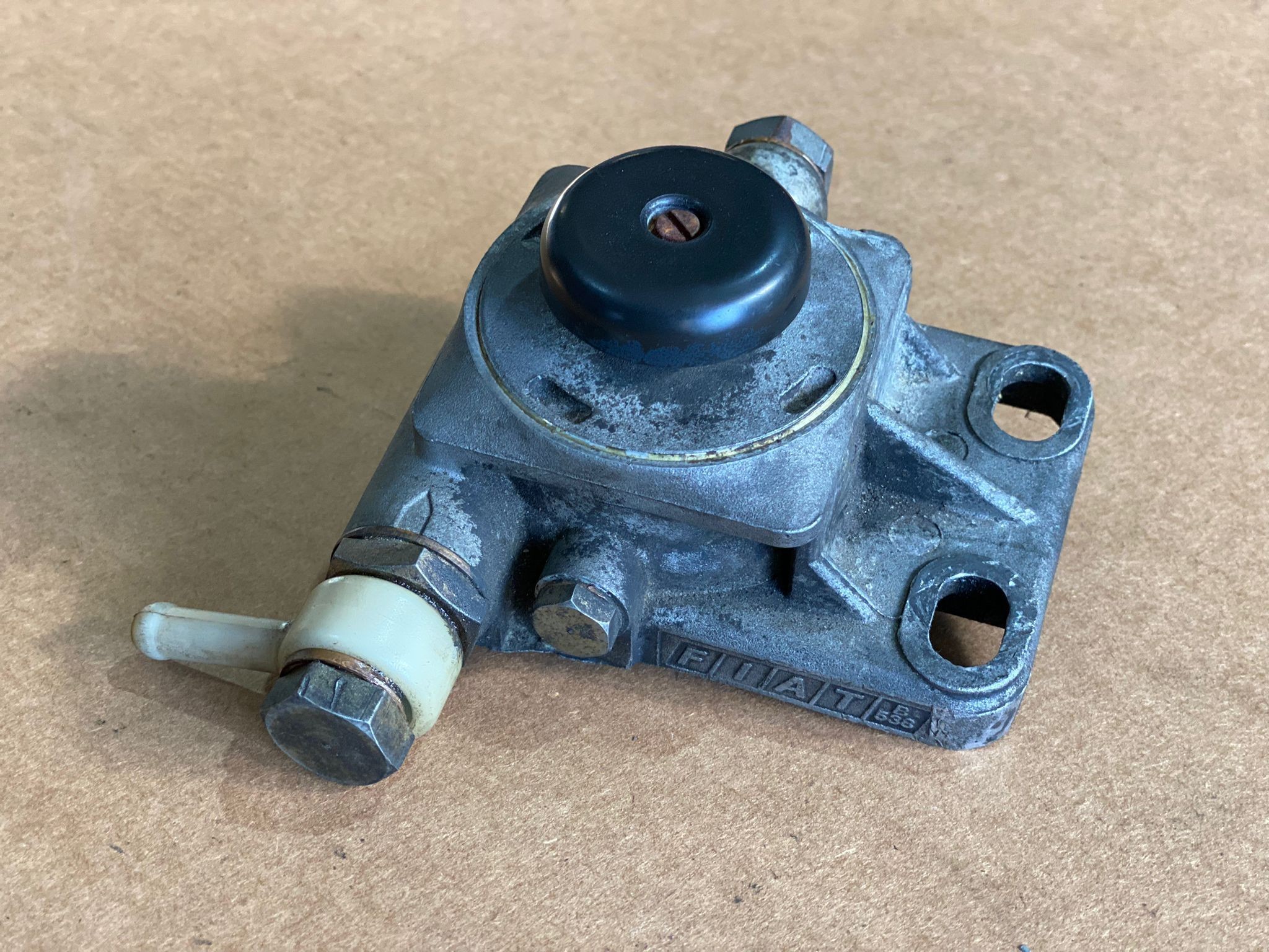 Suporte do filtro de combustivel FIAT UNO (146_) | 83 - 06 Imagem-1