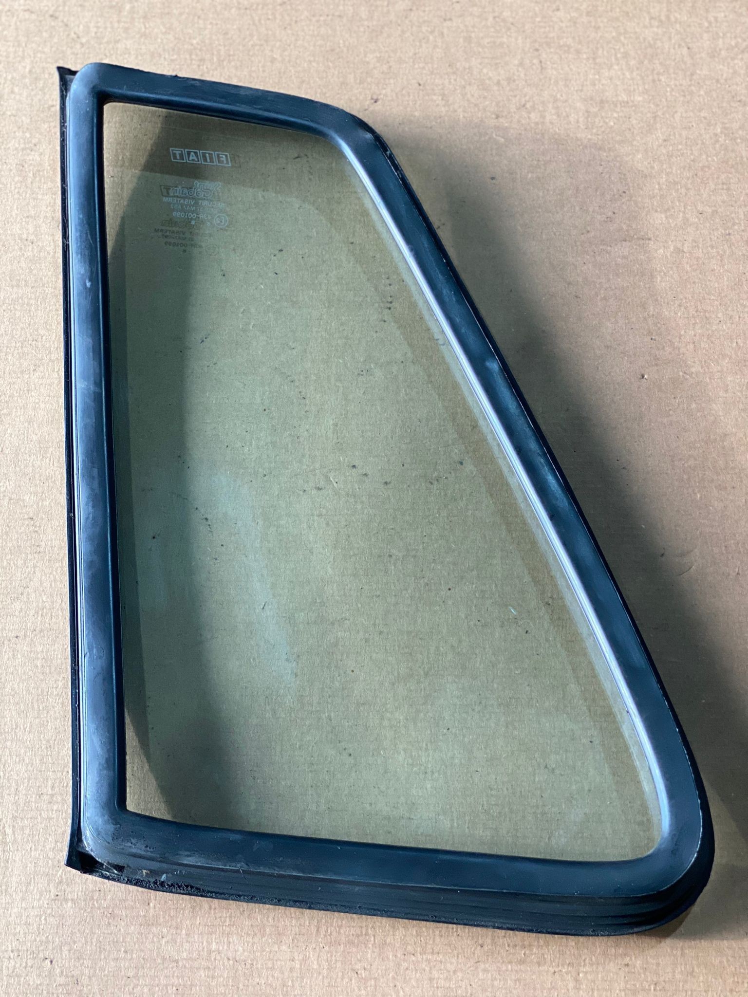Vidro Painel trás drt FIAT UNO (146_) | 83 - 06 Imagem-1